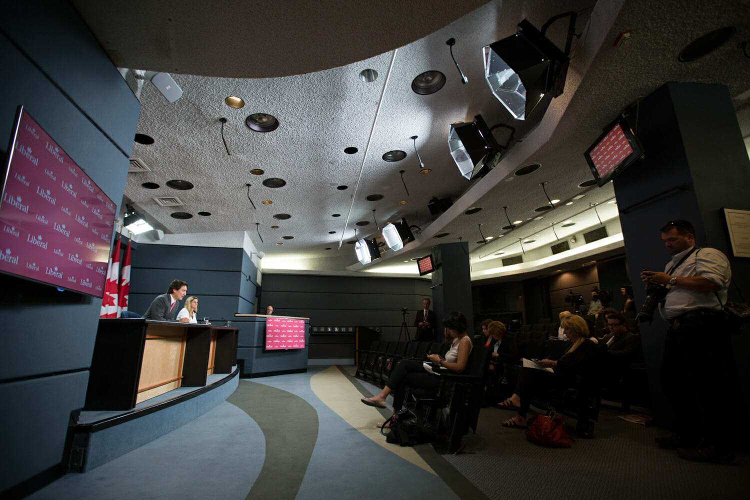 Justin répond aux questions de la Tribune de la presse parlementaire concernant son projet de loi d’intérêt privé sur la transparence. Ottawa, Ontario 11 juin 2014.