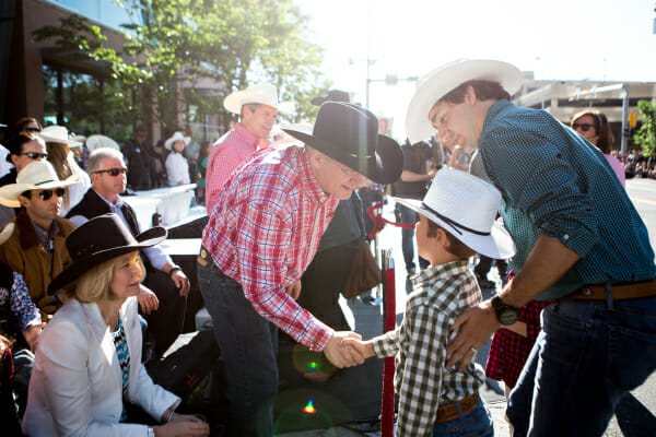 Justin Trudeau, Xavier et Ella-Grace rencontrent le premier ministre au Stampede de Calgary 2014. 4 juillet 2014.