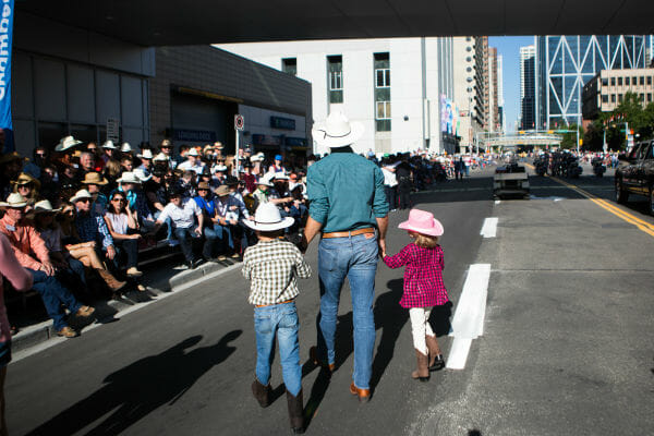 Justin Trudeau, Xavier et Ella-Grace à la parade d’ouverture du Stampede de Calgary 2014. 4 juillet 2014.